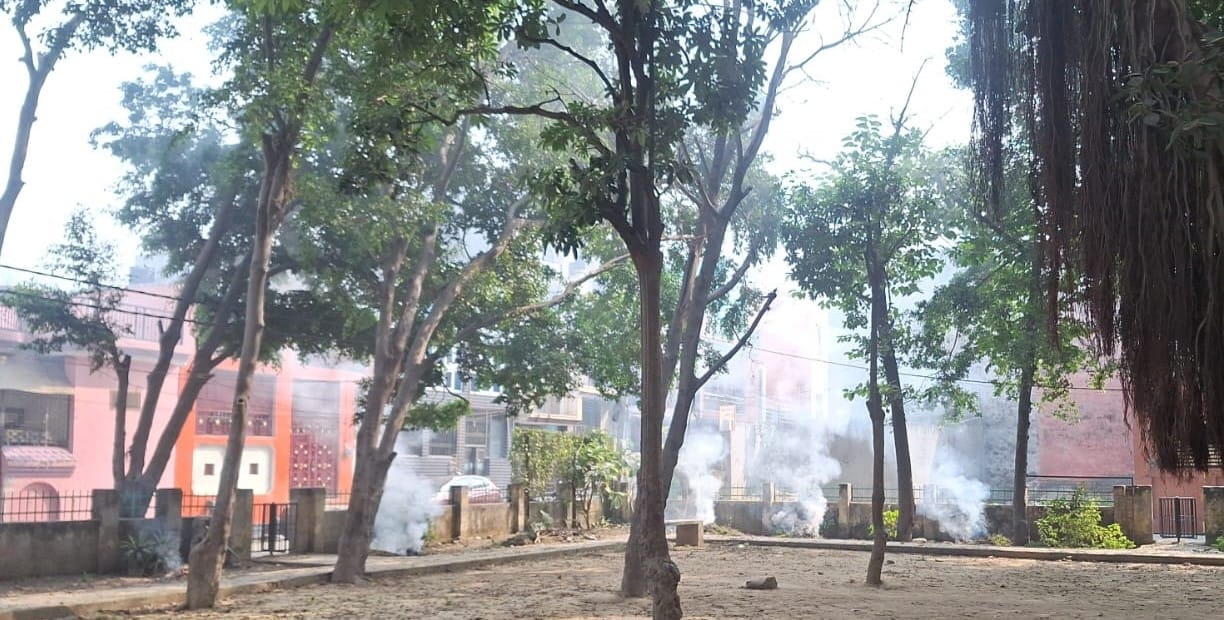 Workers burnt garbage, show cause notice to Municipality EO