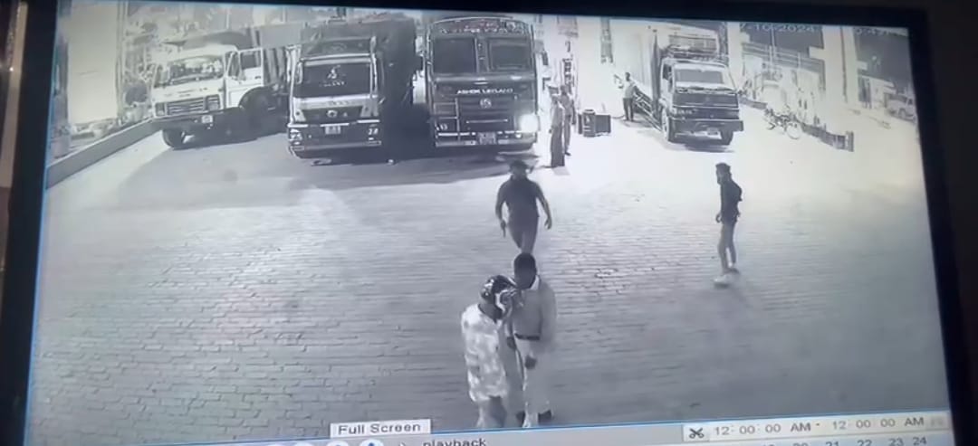 Two salesmen and truck driver shot and looted at petrol pump