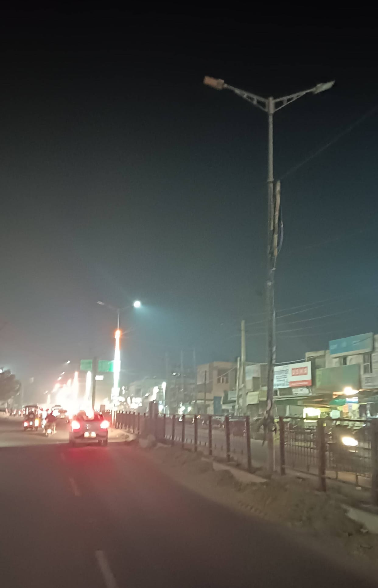 Street and tricolor lights broken in the city, officers could not get the hydraulic ladder replaced