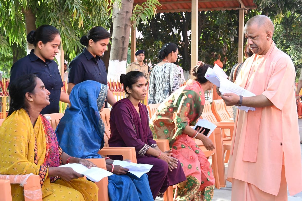 Gorakhpur News: Those who do not have houses, provide them under PM-CM scheme