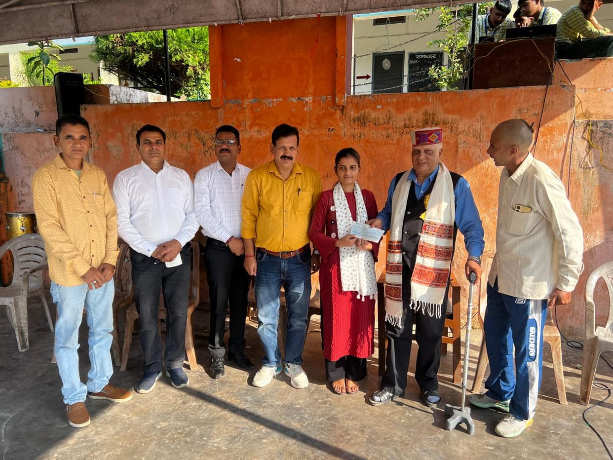 students honoured in kolar school