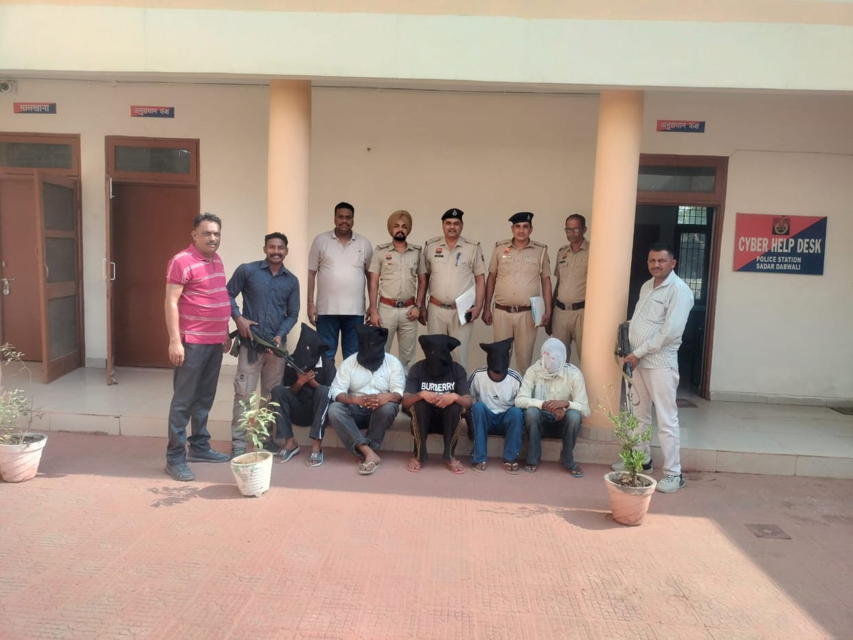 Five accused arrested for robbery at liquor shops