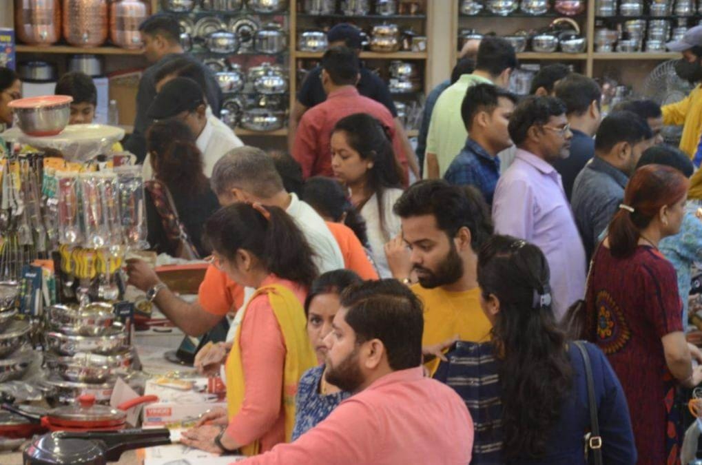 Due to Dhanteras and Diwali, there is increased activity in the city's utensils market.