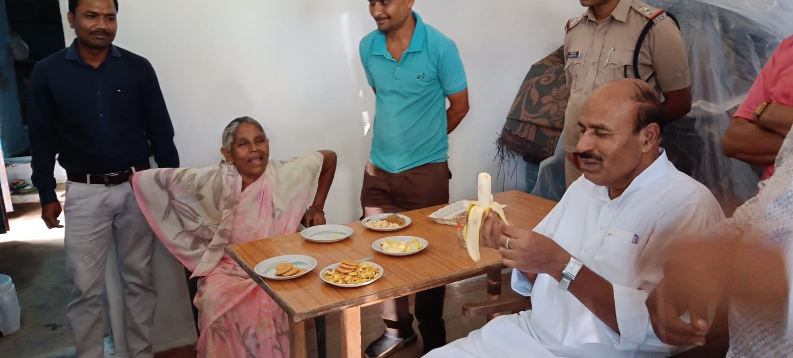 मौसी के घर मौजूद केंद्रीय मंत्री