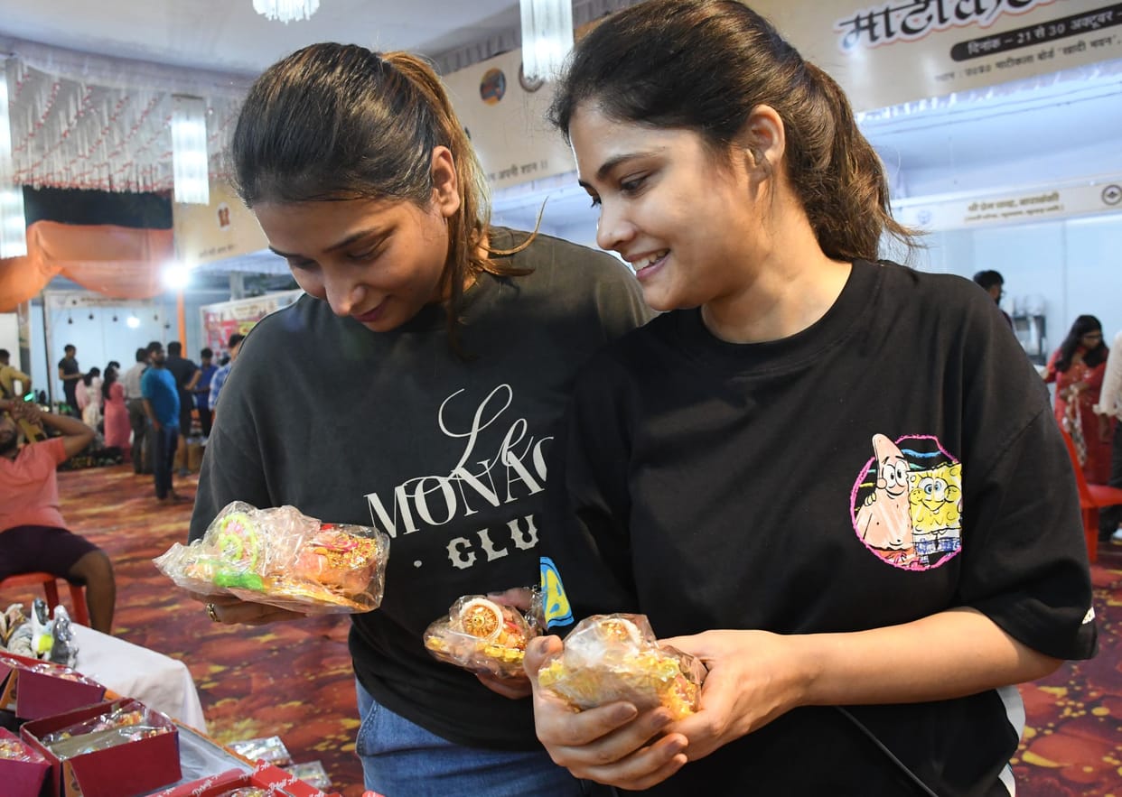Sale of 70 lakhs in clay art fair
