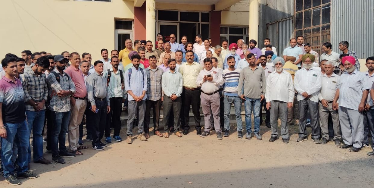 Electricity workers demanded OPS, staged a strike