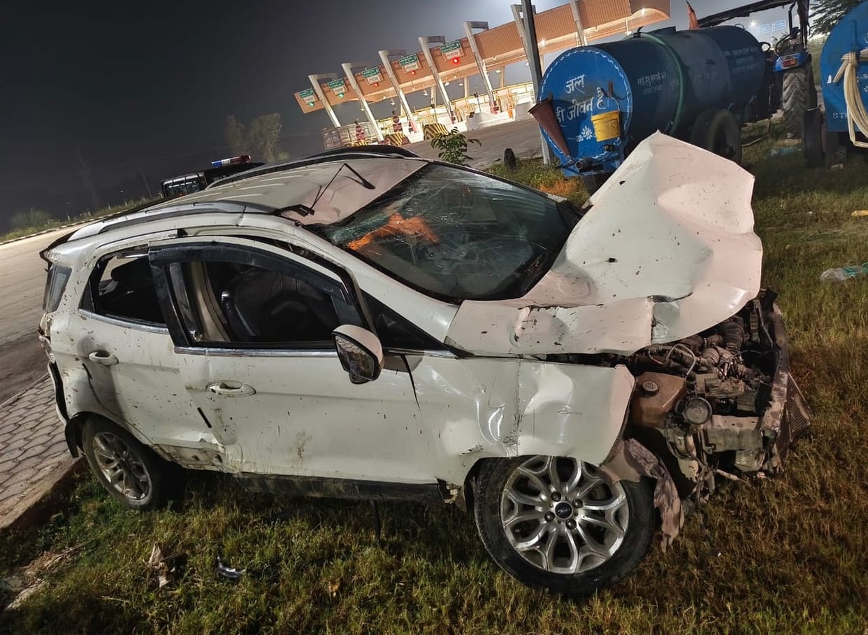 Pickup hits car on Purvanchal Expressway, woman injured