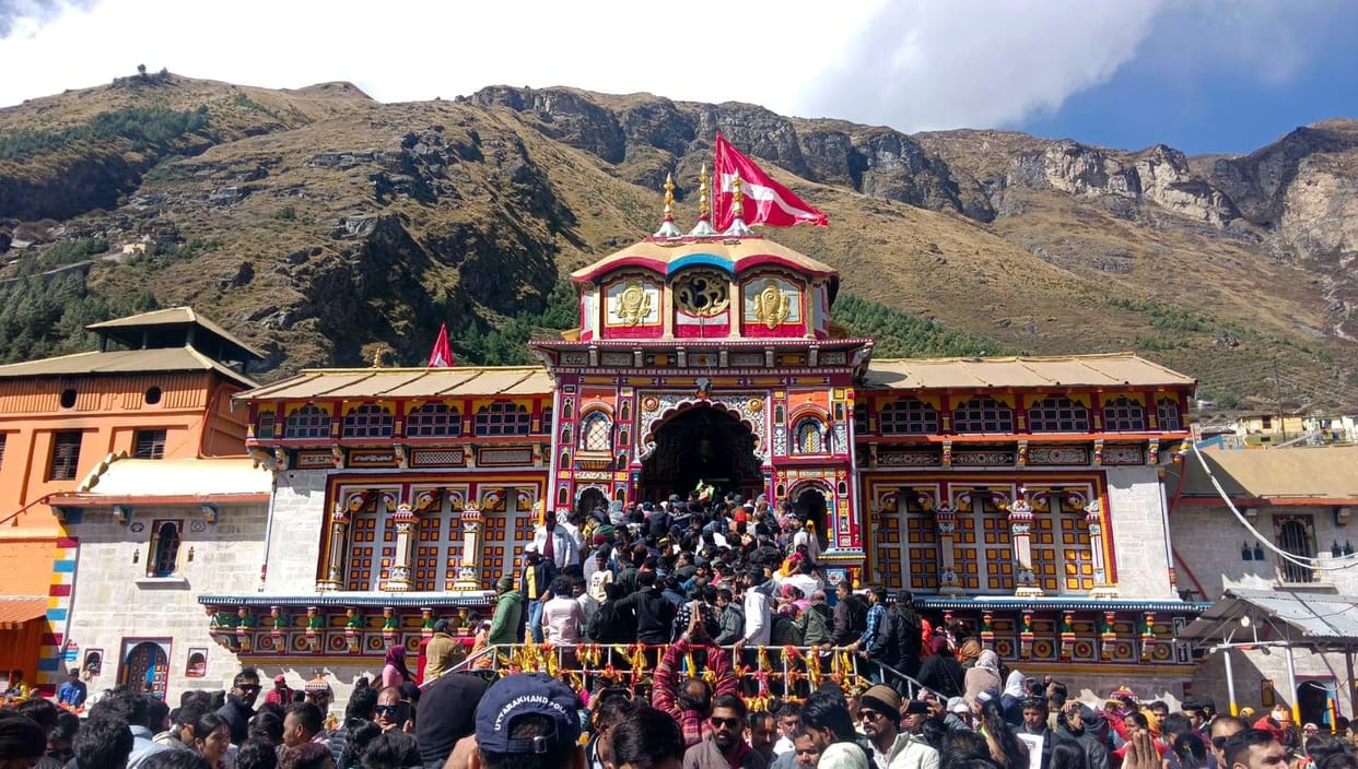 Diwali 2024 will be celebrated on November 1 in Badrinath Dham temple will decorated