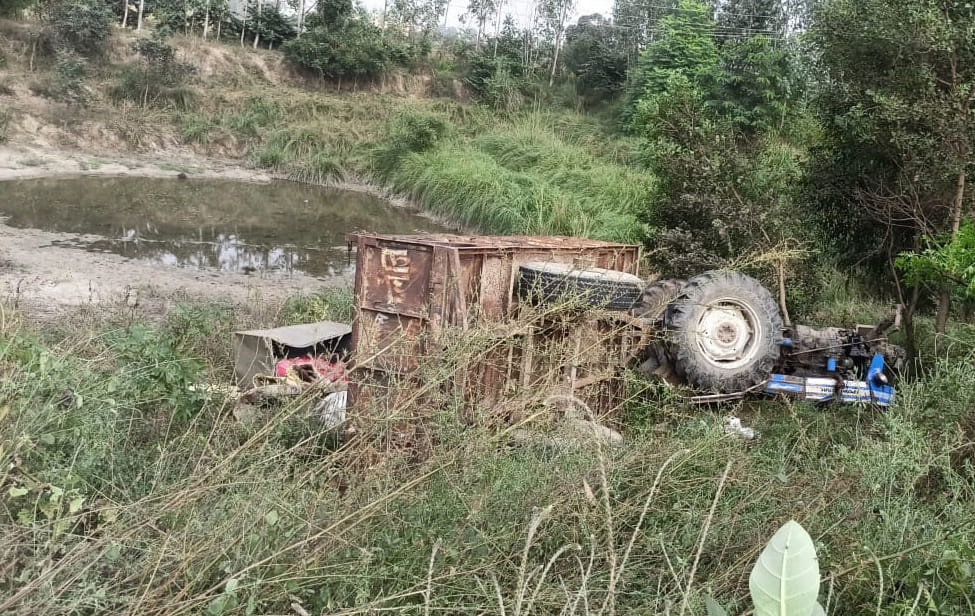 Tractor-trolley went out of control and overturned in a ditch