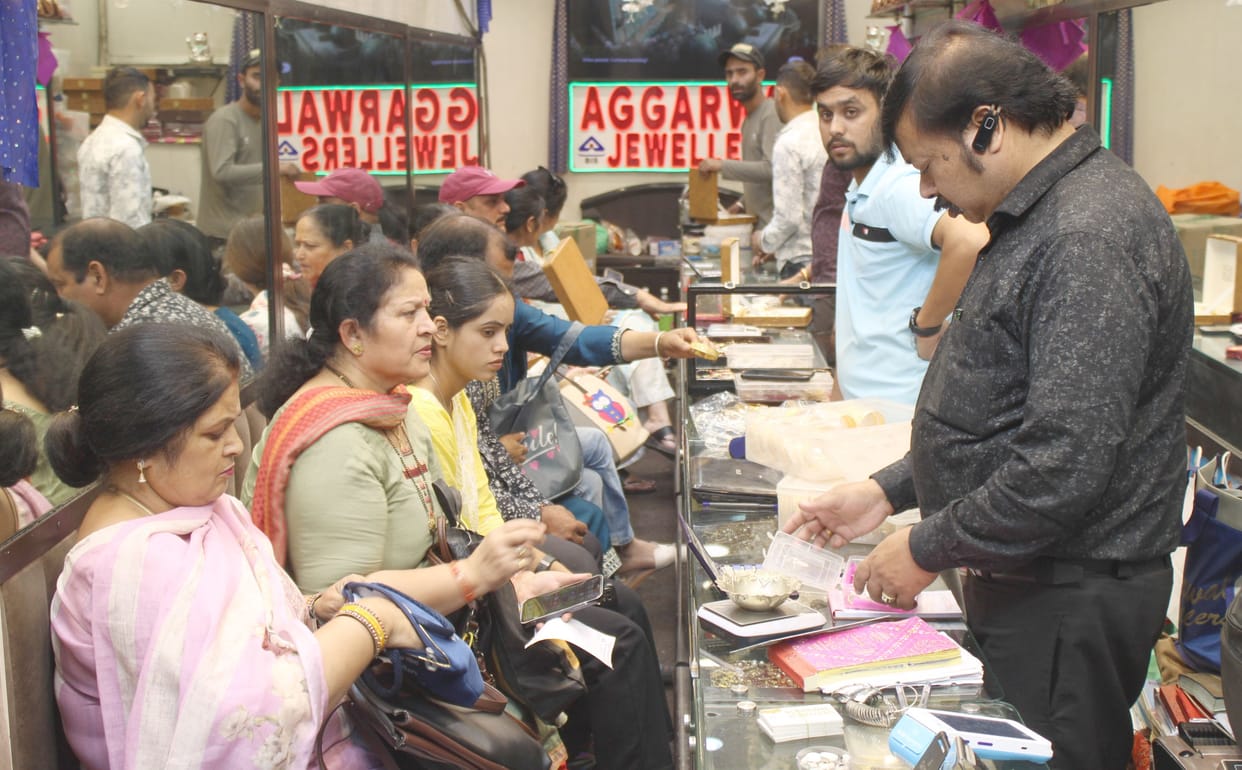 Business worth Rs 30 crore on Dhanteras in Chamba district