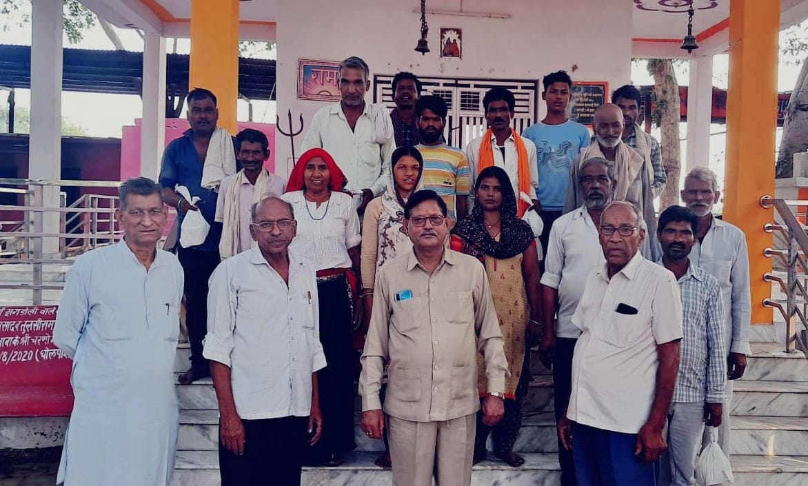 Dhanteras festival celebrated by distributing warm clothes to the needy