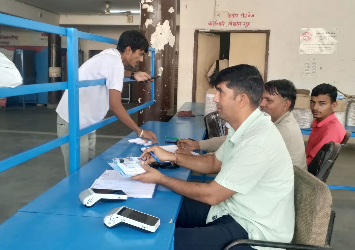 5500 happy cards reached in bus station