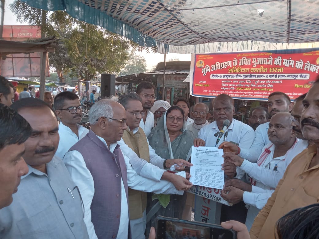 Farmers submitted memorandum to Naib Tehsildar