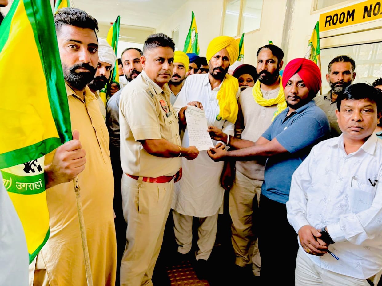 Farmers raised slogans and carried out a protest march in protest against getting low rates of paddy and registering a case for burning stubble.
