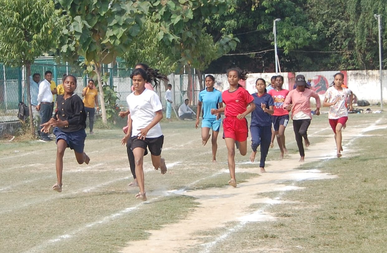 Raj and Preeti in primary category 50 meter and Sahwa Vidyalaya champion in PT