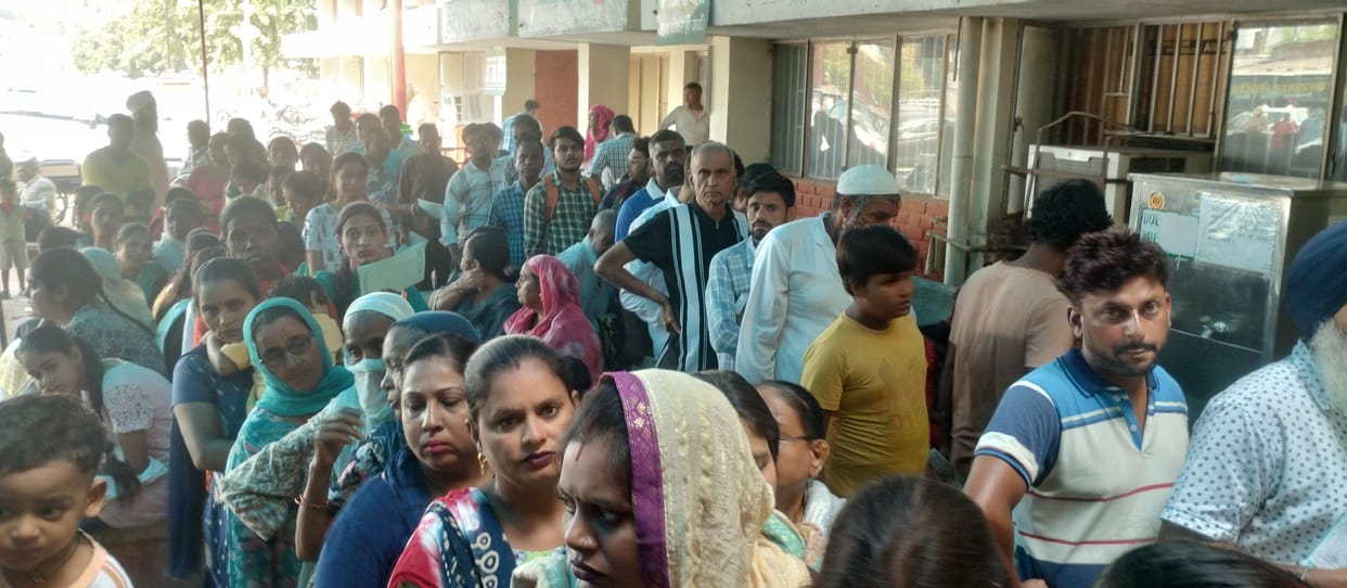 People are suffocating due to rising pollution level