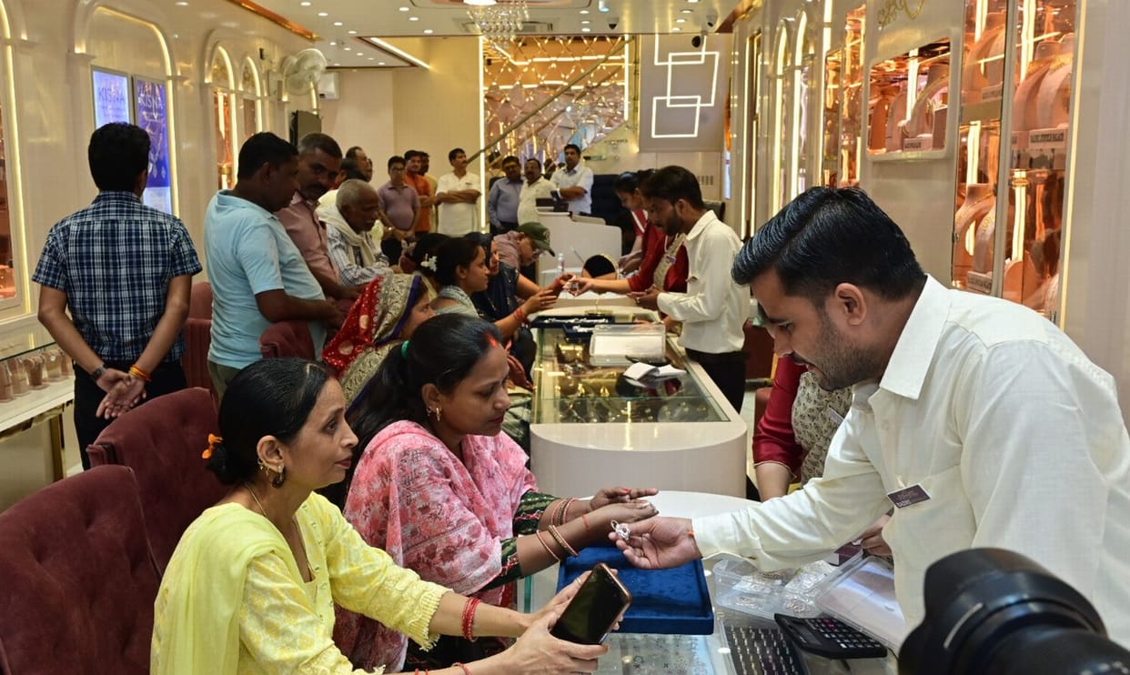 Market decorated on Dhanteras, there will be rain of money worth 250 crores