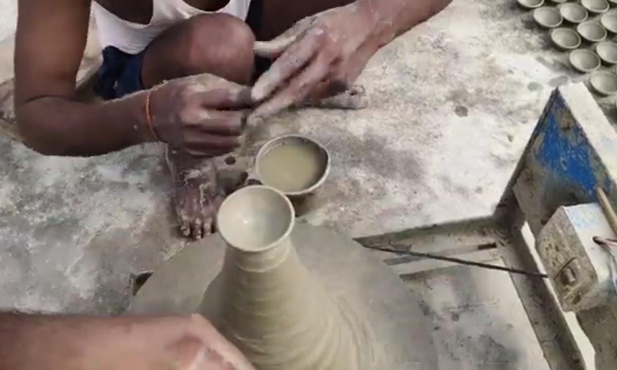 Lamps made from cow dung and soil will illuminate houses in umaria