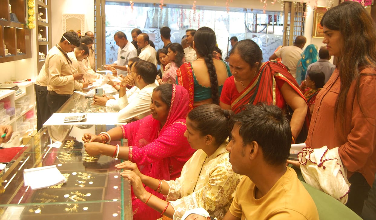 Business of more than Rs 200 crore on Dhanteras