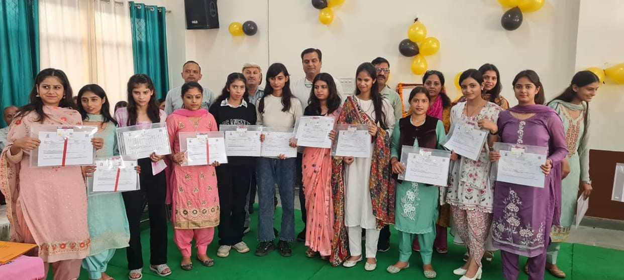 Convocation ceremony: Meritorious trainees of ITI Hamirpur honored