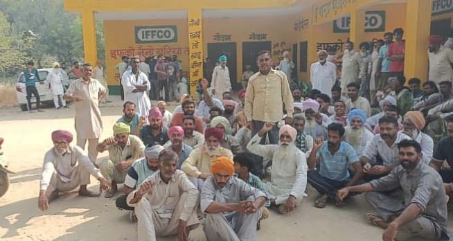 There was a dispute over fertilizer, farmers of four villages had to return empty handed