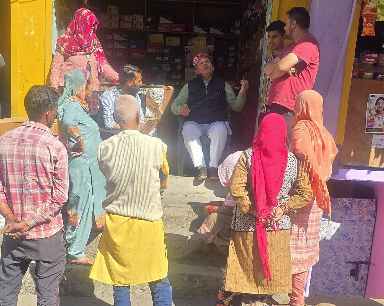 MLA Dr. Janak Raj organized a class for officials on the water problem in Lahal.