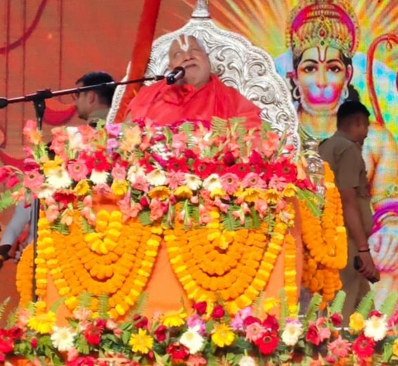 Devotees danced to the hymns of Jagadguru