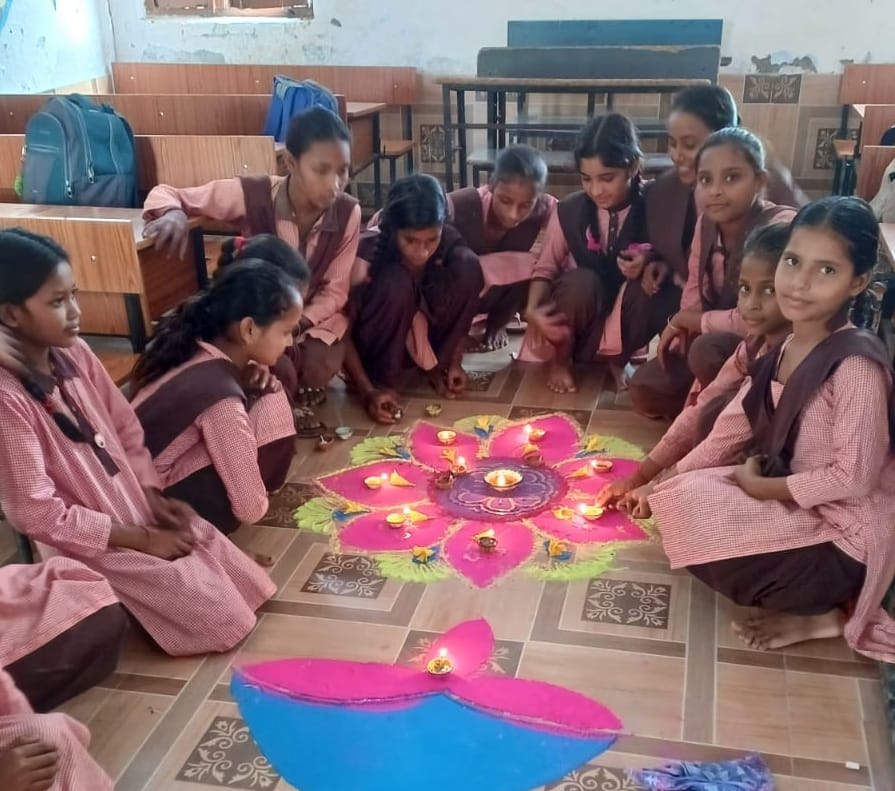 Girls decorated rangoli, received award
