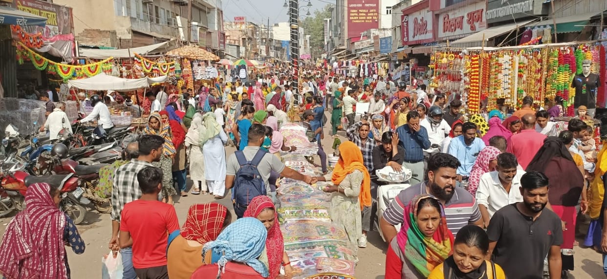 Buyers gathered in the market from morning till evening
