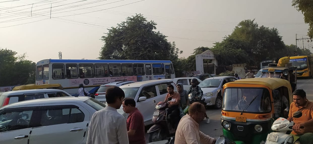 There was a jam of up to 3 kilometers on the circular road.