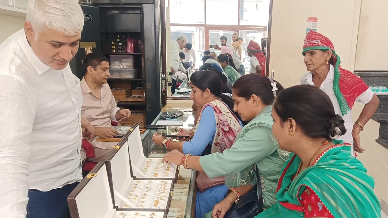 Dhanteras: Money rained heavily on Teras, business crossed 100 crores