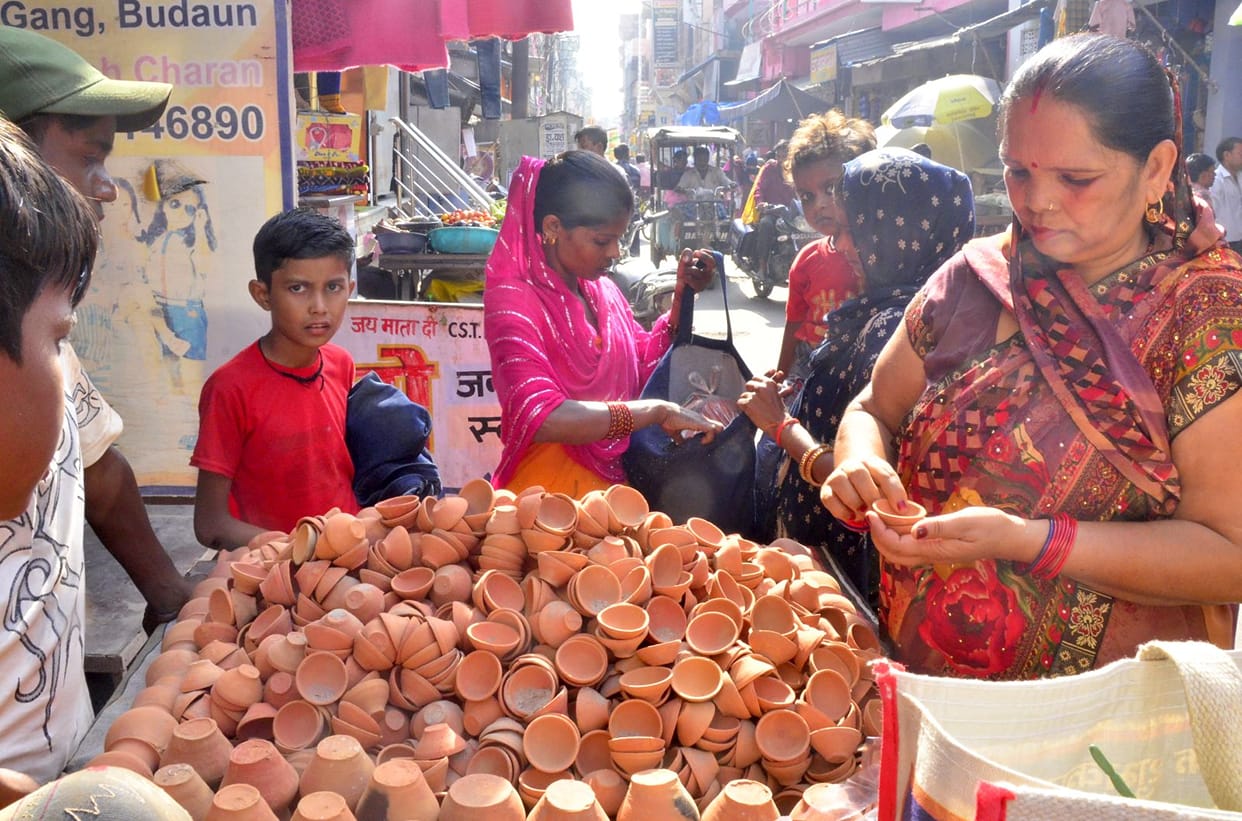 There was huge shopping in the market on Diwali
