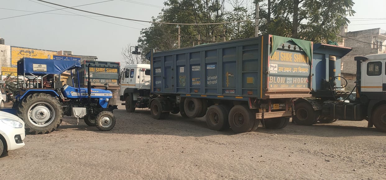 Challan issued for 399 overloaded vehicles in 30 days, fine of Rs 90 lakh
