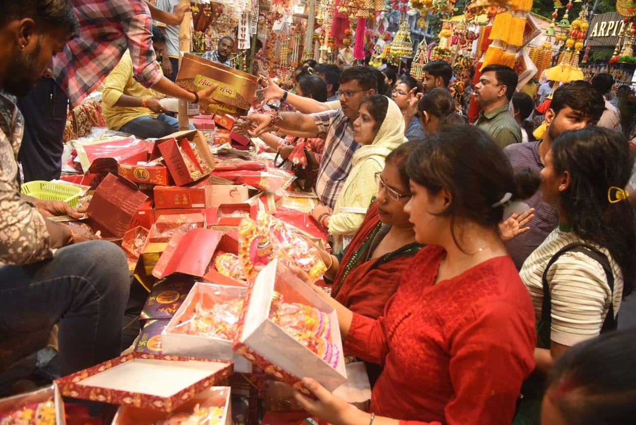 Market celebrated Diwali, huge purchases took place