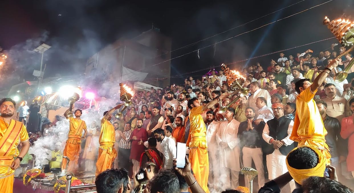 Vijethua Dham illuminated with one lakh lamps