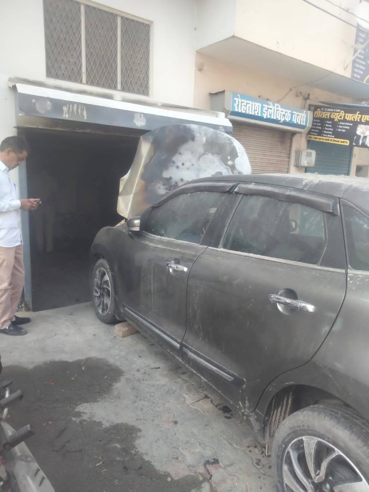9 people got burnt while bursting firecrackers, sulfur potash kept in the kitchen caught fire in Katakhedi