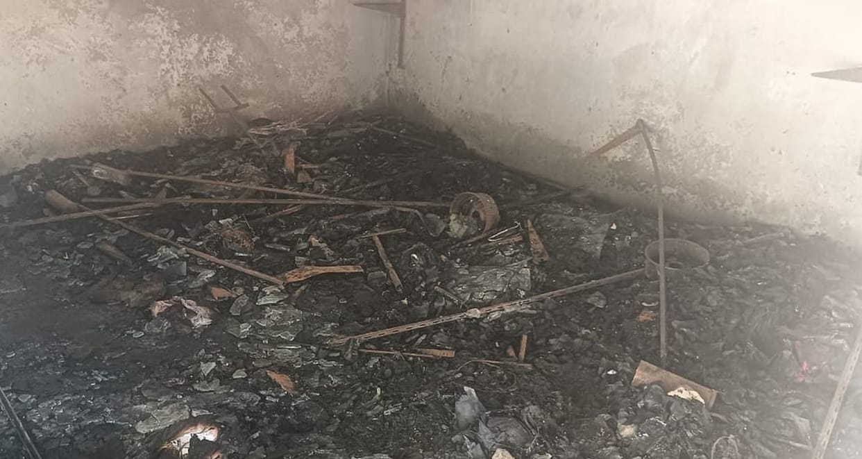 Three shops burnt down on Diwali night, stuff in one room turned into ashes, loss worth Rs 32 lakh