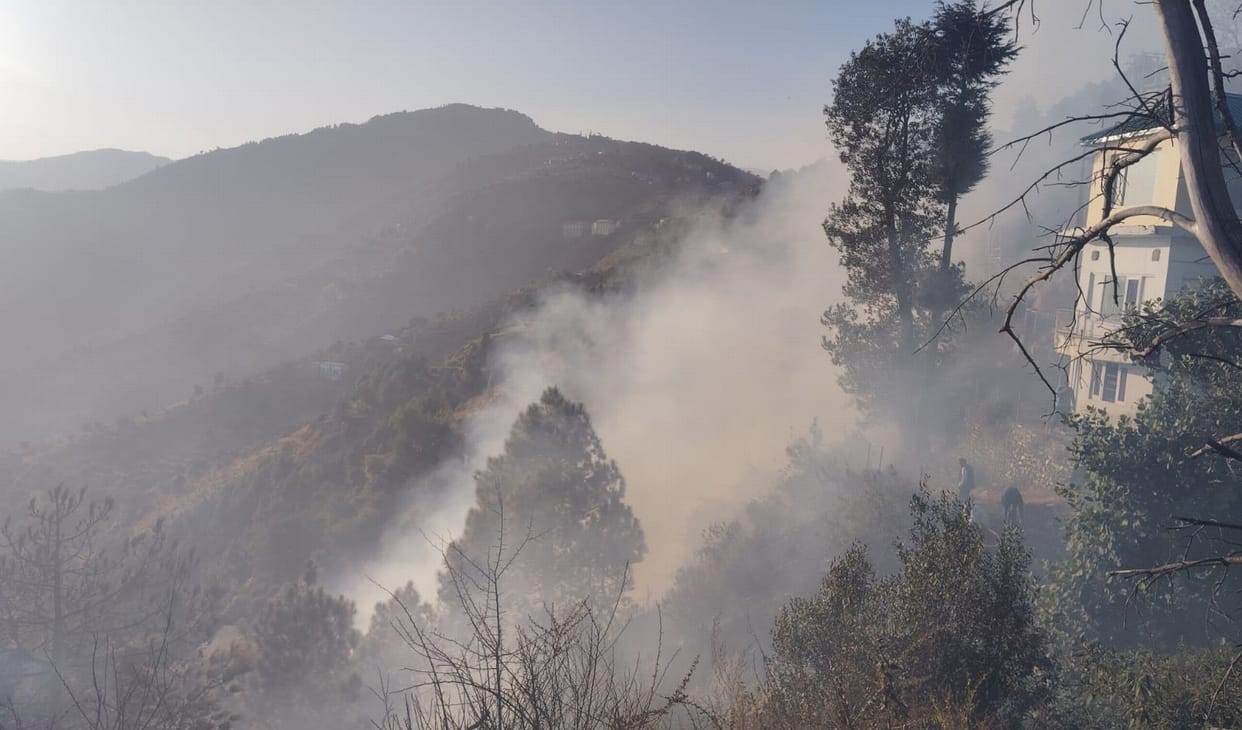 Fire breaks out in Ghasni, mini secretariat of Saloni saved from burning