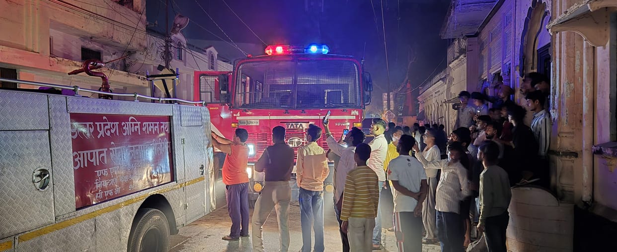 Fire broke out in the warehouse due to the spark of firecracker, goods worth one crore burnt to ashes