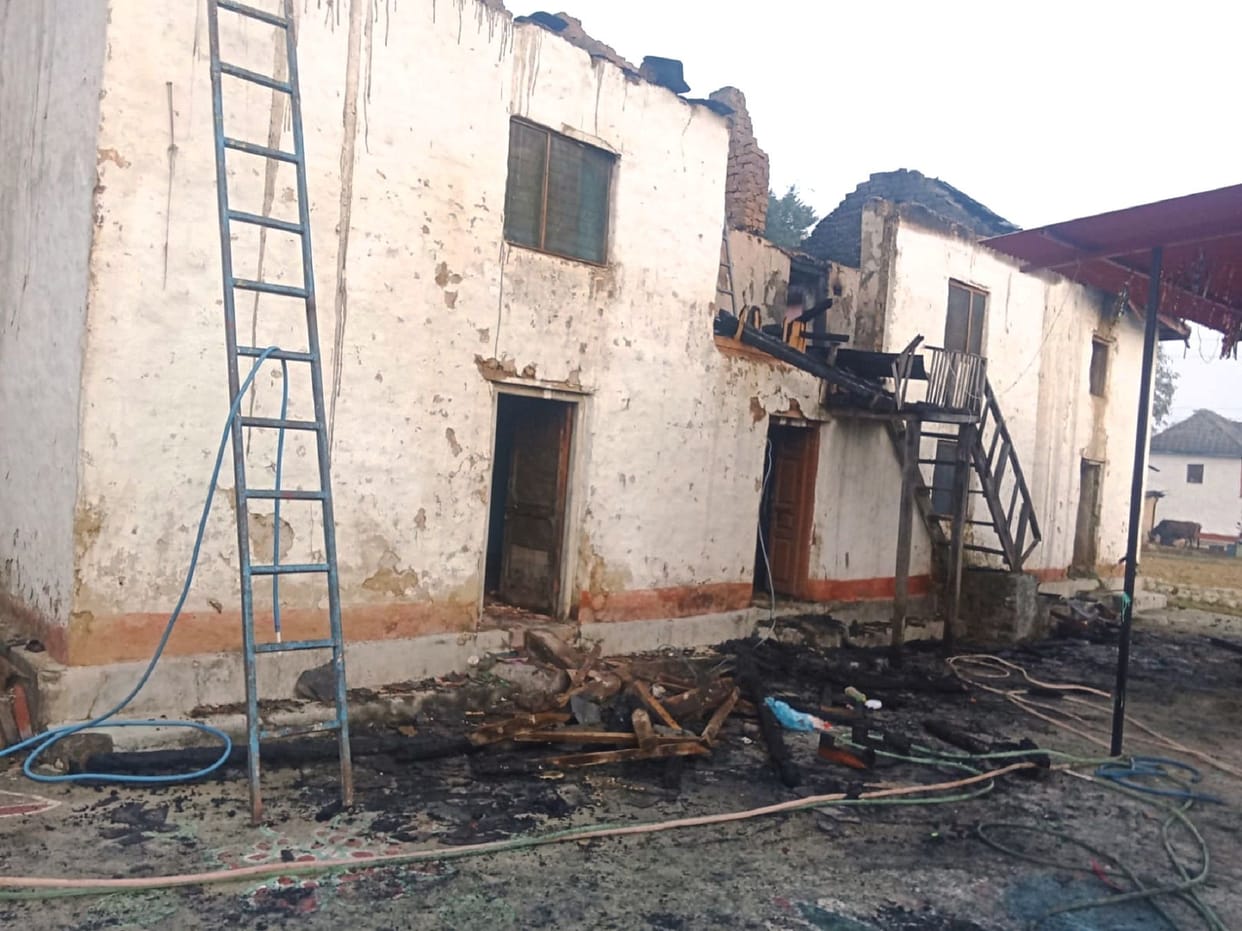 Fire broke out in house, cowshed and forest, more than 30 people burnt while bursting firecrackers