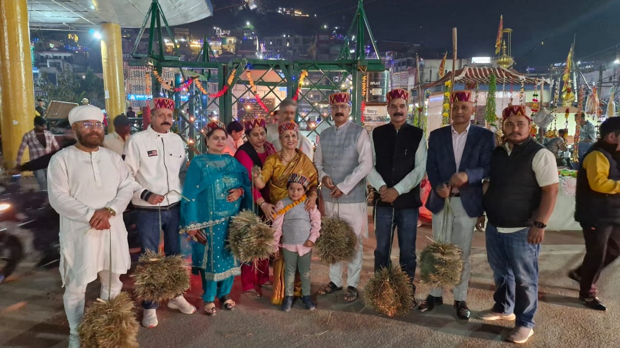 Diwali celebrated with great pomp, wishing for happiness and peace by circling Ghersu