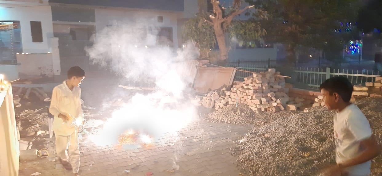 The air became very bad due to fireworks, it became difficult to breathe
