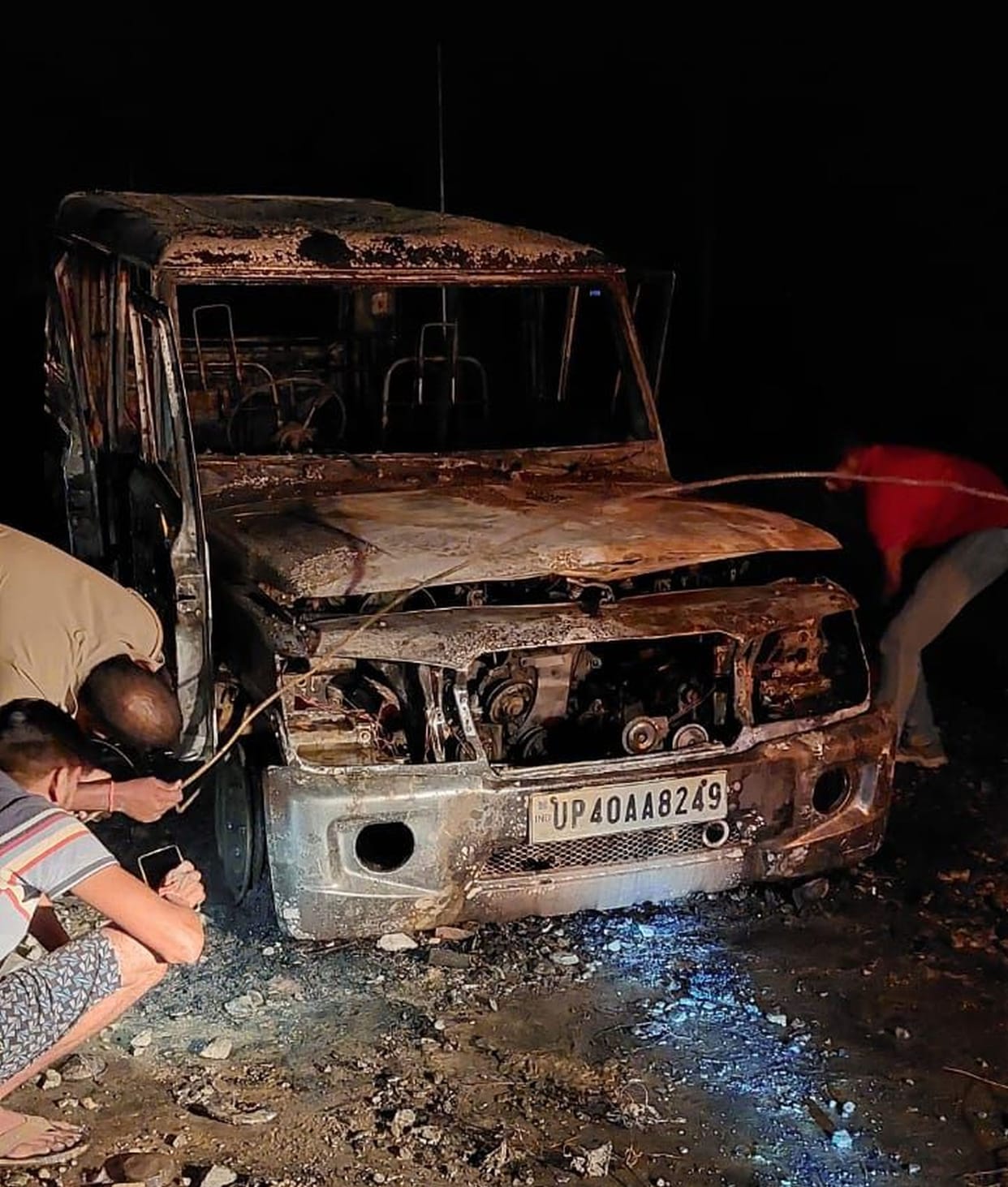 Bolero caught fire due to short circuit, Bahraich pilgrims saved