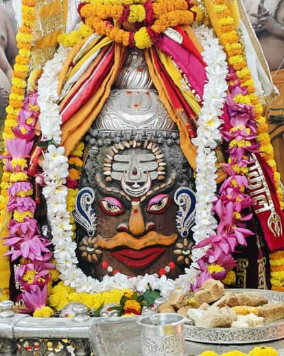 आज की भस्मारती.... सूर्य, चंद्र, त्रिपुंड और भांग से सजे बाबा महाकाल