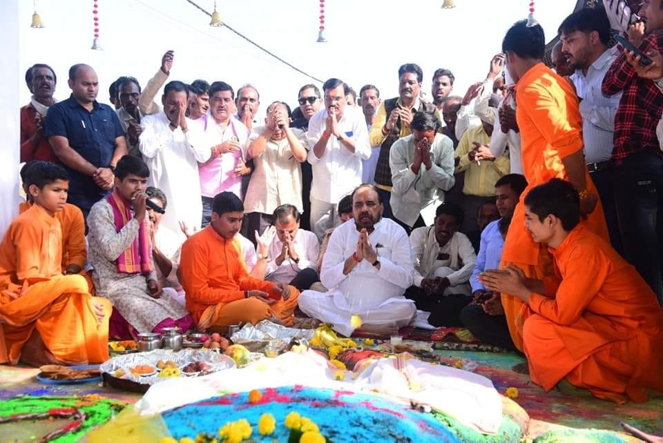 Damoh The people of the displaced village celebrated the last Diwali