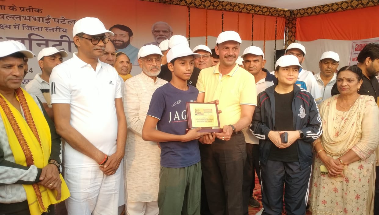 Dikshant first in boys group in Run for Unity