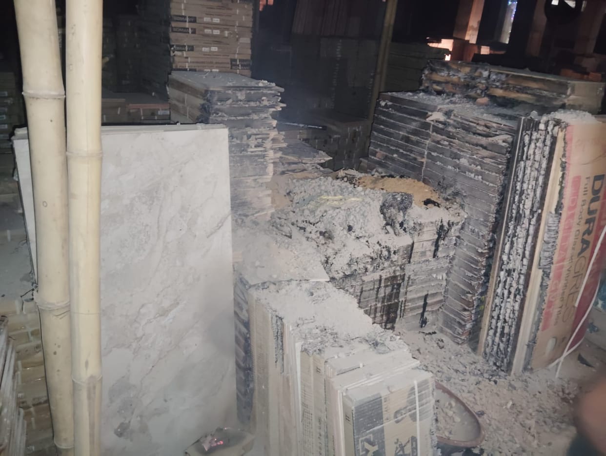 Fire broke out at five places including two warehouses, goods worth thousands burnt to ashes