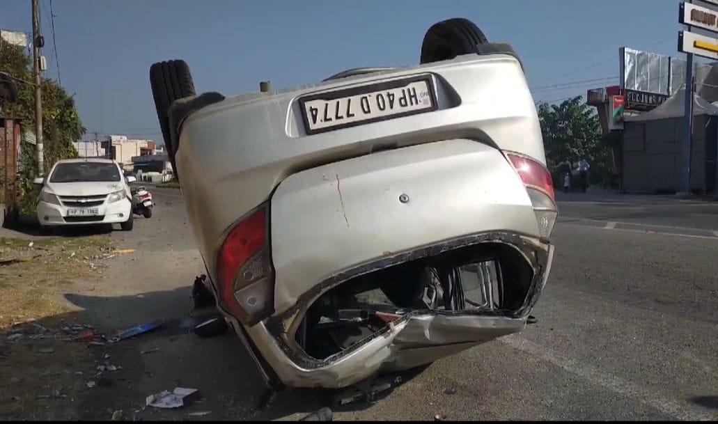 Car overturned in Kalsehra, two persons seriously injured, referred to PGI