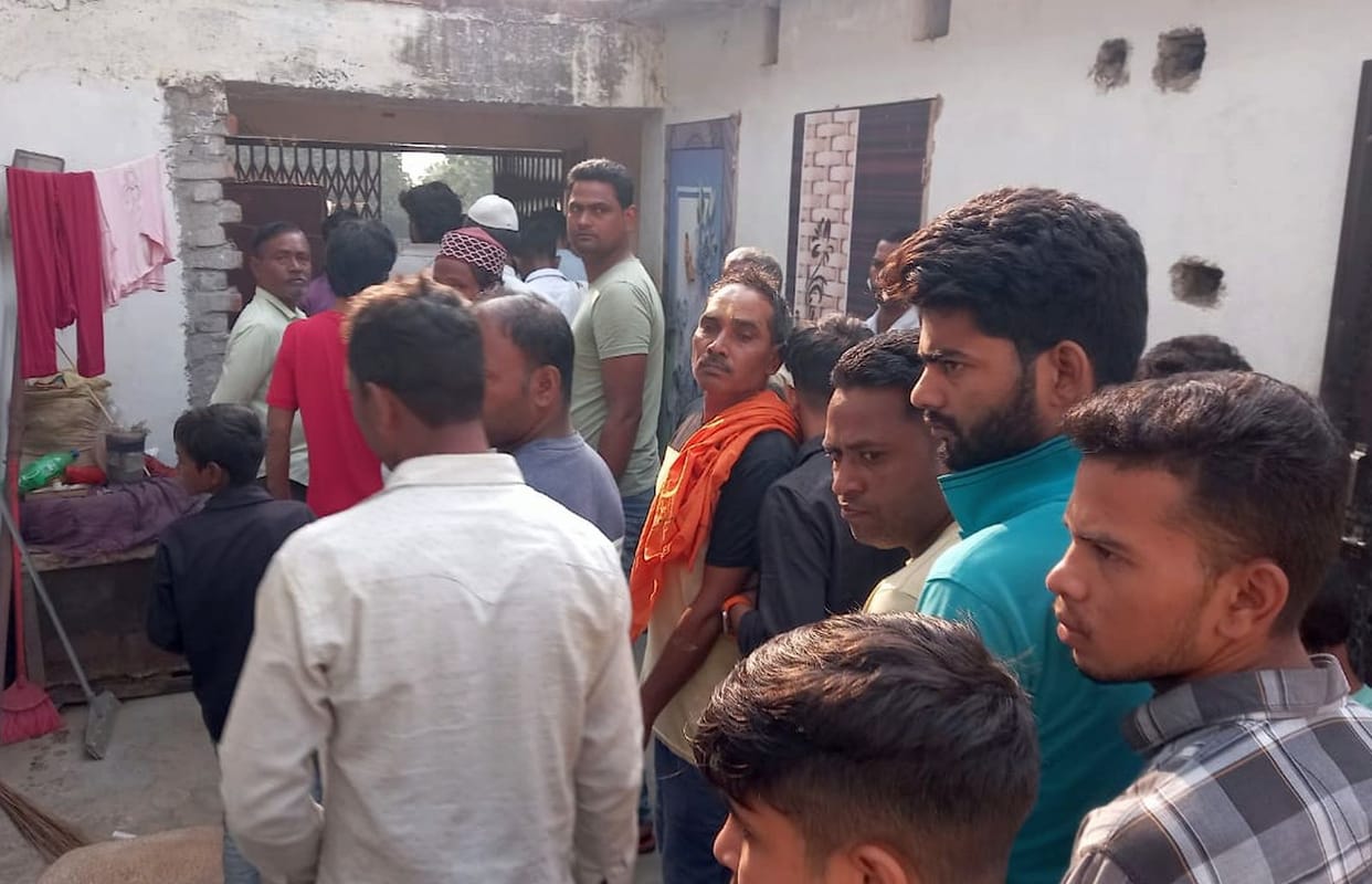 In Binawar, a eunuch was murdered by slitting her throat with a shovel, accused of robbery.