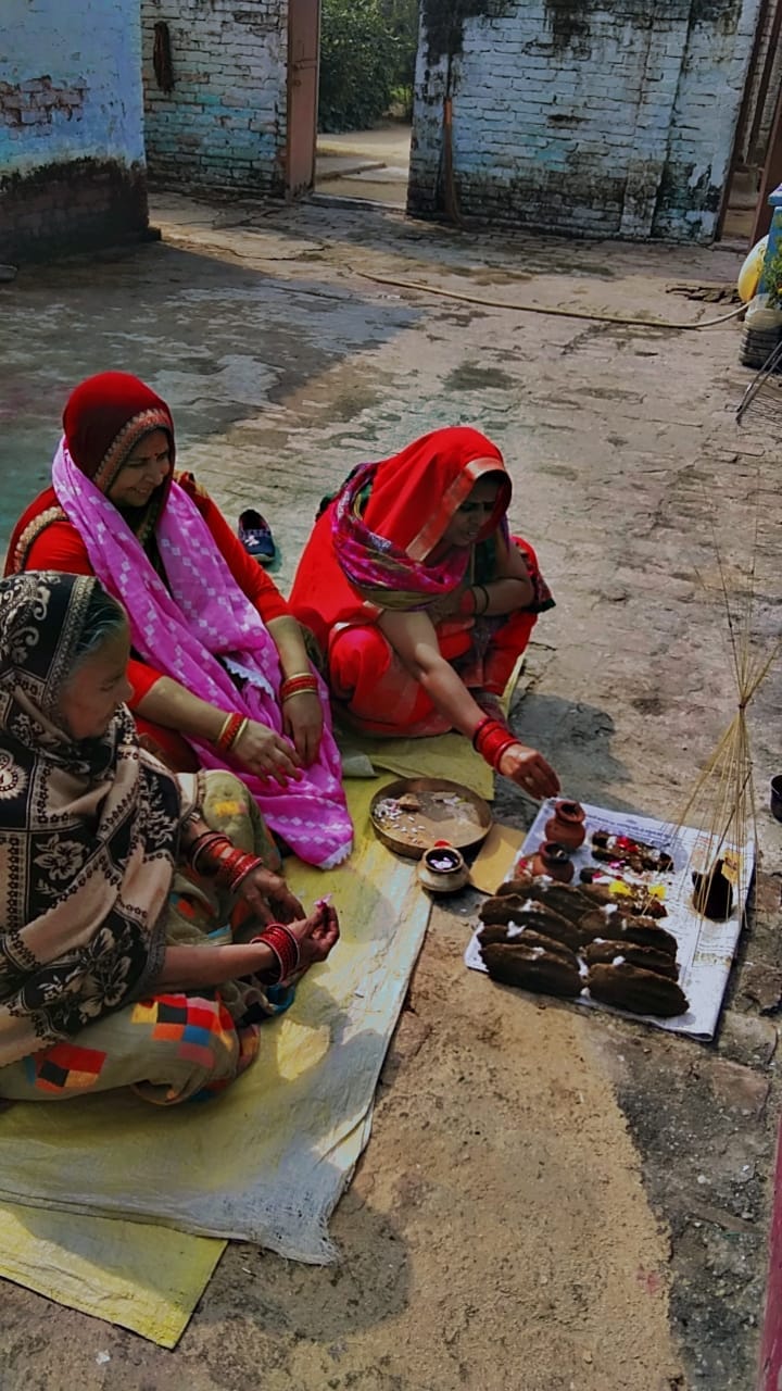 Women prayed for happiness and prosperity by worshipping Govardhan